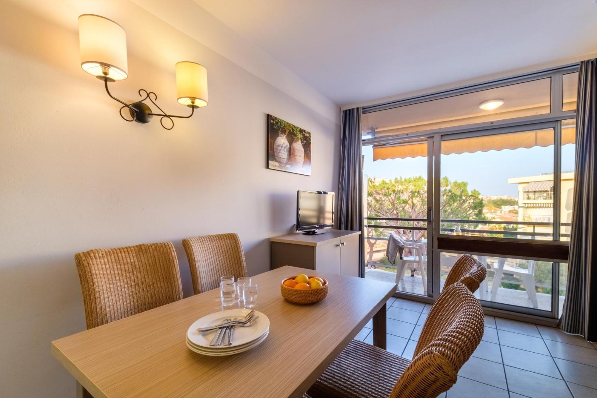 Residence Heliotel Marine Saint-Laurent-du-Var Bagian luar foto